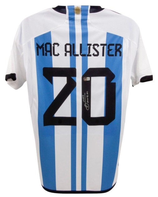 La maglia firmata di Alexis Mac Allister per i Mondiali di calcio in Argentina