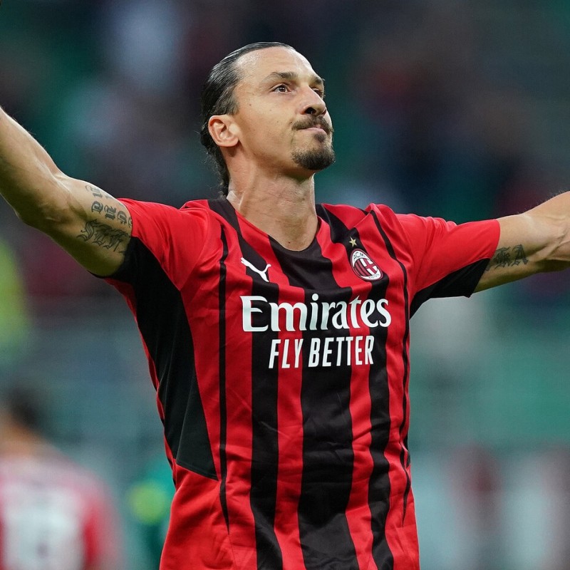 Become Forward for AC Milan at the San Siro CharityDerby