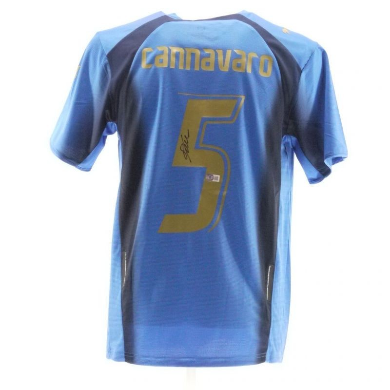 La maglia dell'Italia autografata da Fabio Cannavaro