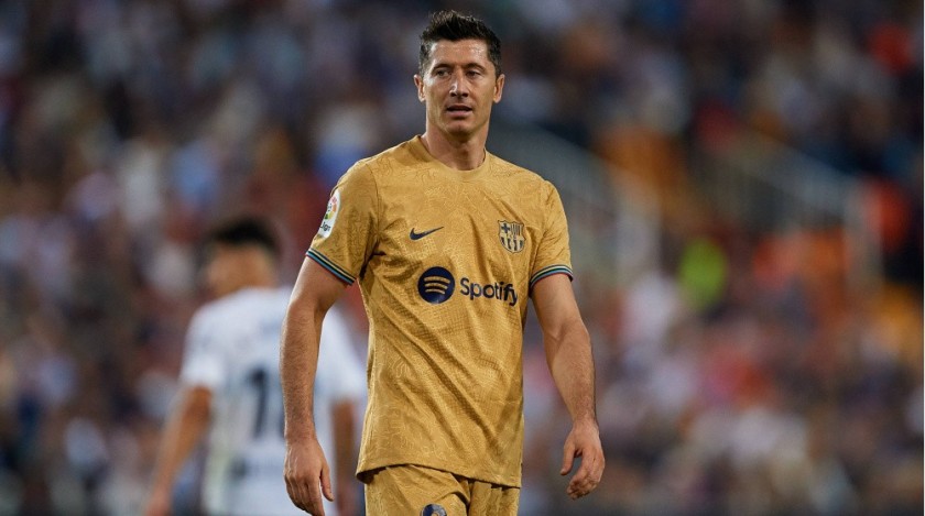 Nike Barcelona Robert Lewandowski Away Jersey w/ La Liga Patch 22/23 (Club Gold) Size XL