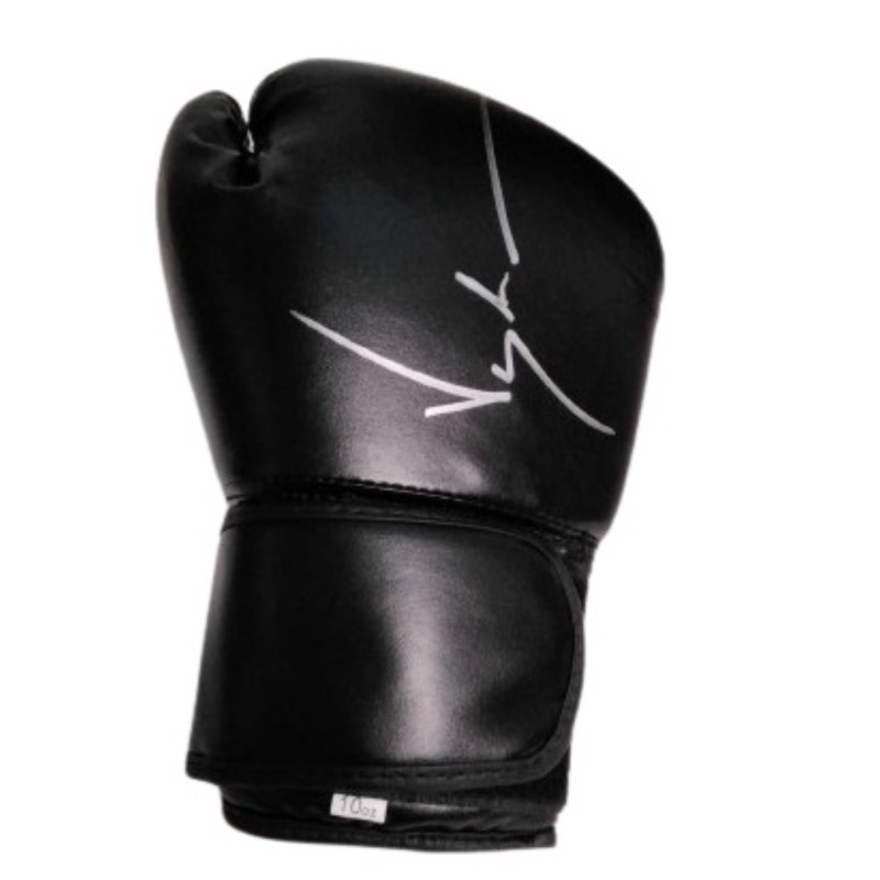 Glove signed by Jean-Claude Van Damme