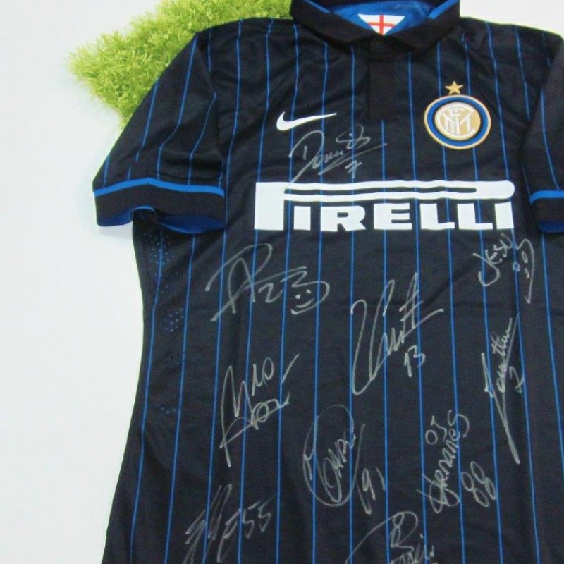 Inter shirt signed by the players