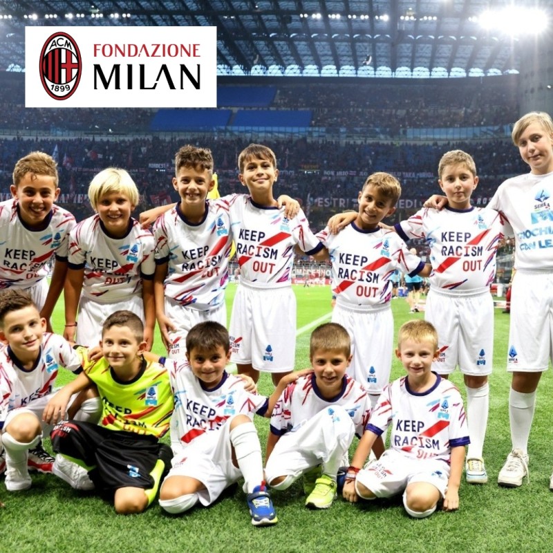 Scendi in Campo come Mascotte in occasione del match - Milan vs Inter Semifinale Coppa Italia