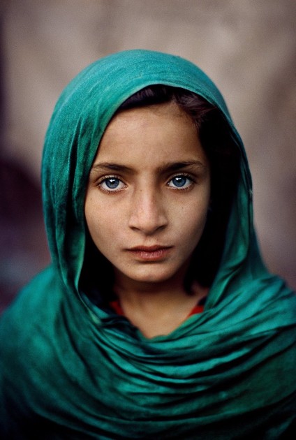 Steve McCurry "Girl with green shawl"