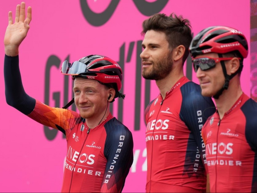 Maglia gara Team Ineos Grenadiers, Giro d’Italia 2023 - Autografata dal team