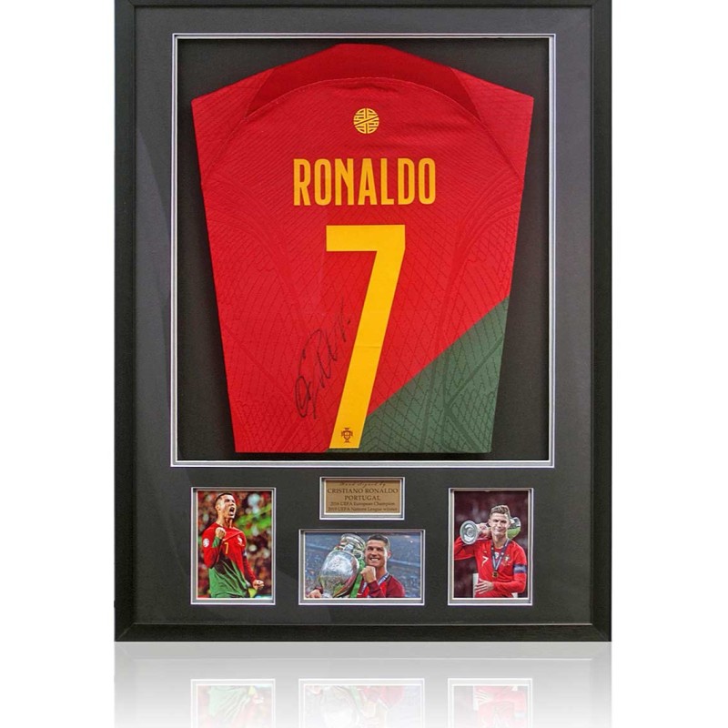 Maglia Portogallo di Cristiano Ronaldo - firmata e incorniciata con illuminazione a LED