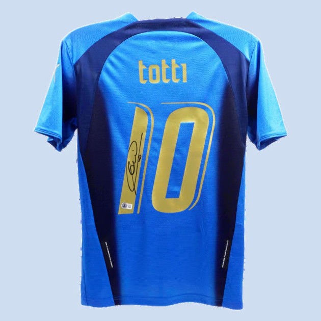 Replica della maglia dell'Italia autografata da Francesco Totti