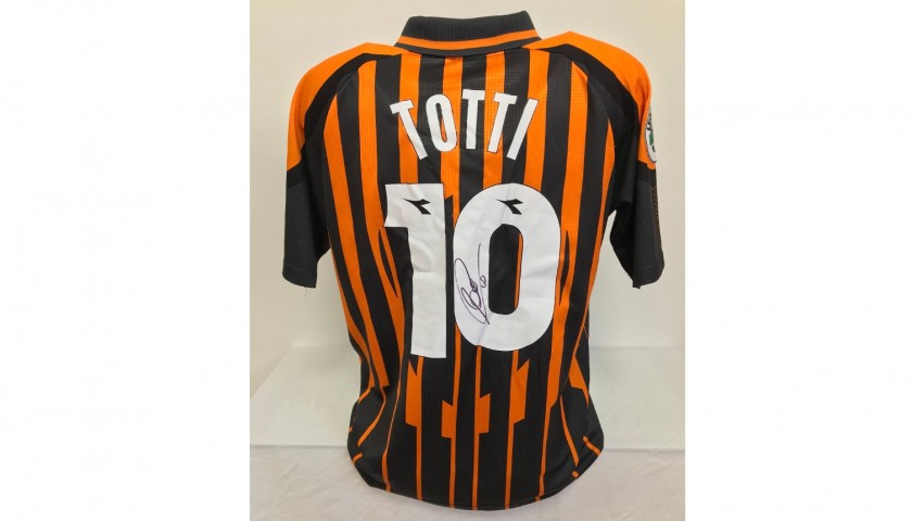 Francesco Totti ha autografato la maglia calcio Italia 2022-23