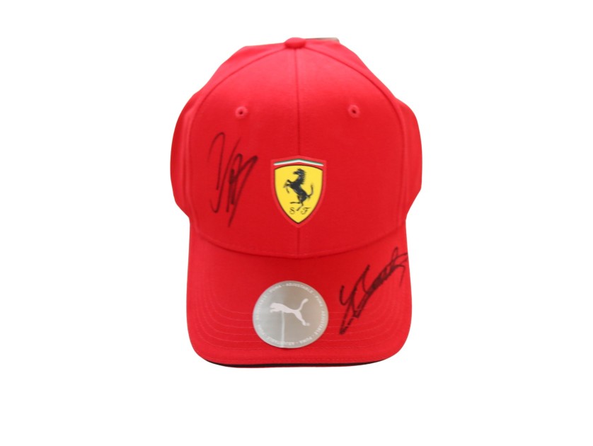 Cappellino ufficiale Scuderia Ferrari, 2025 - Autografato da Hamilton e Leclerc