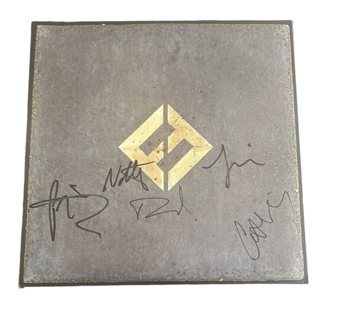LP in vinile firmato "Concrete And Gold" dei Foo Fighters