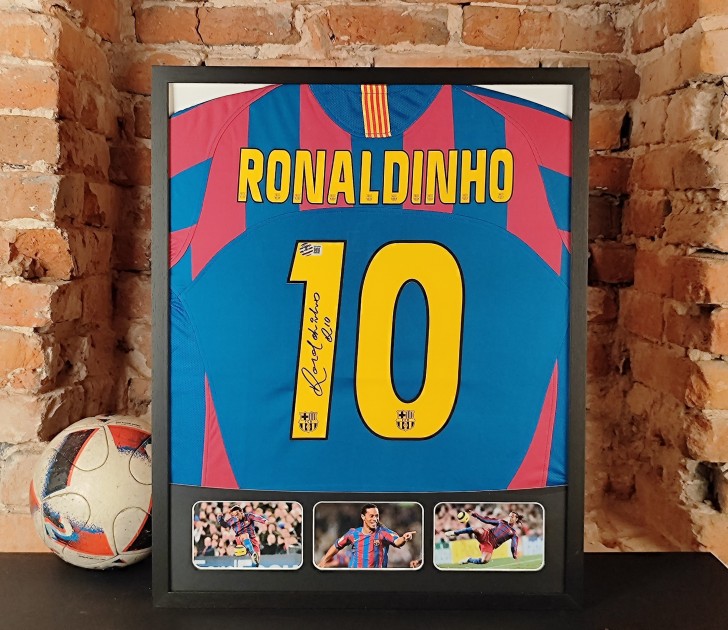 Maglia FC Barcelona di Ronaldinho firmata e incorniciata