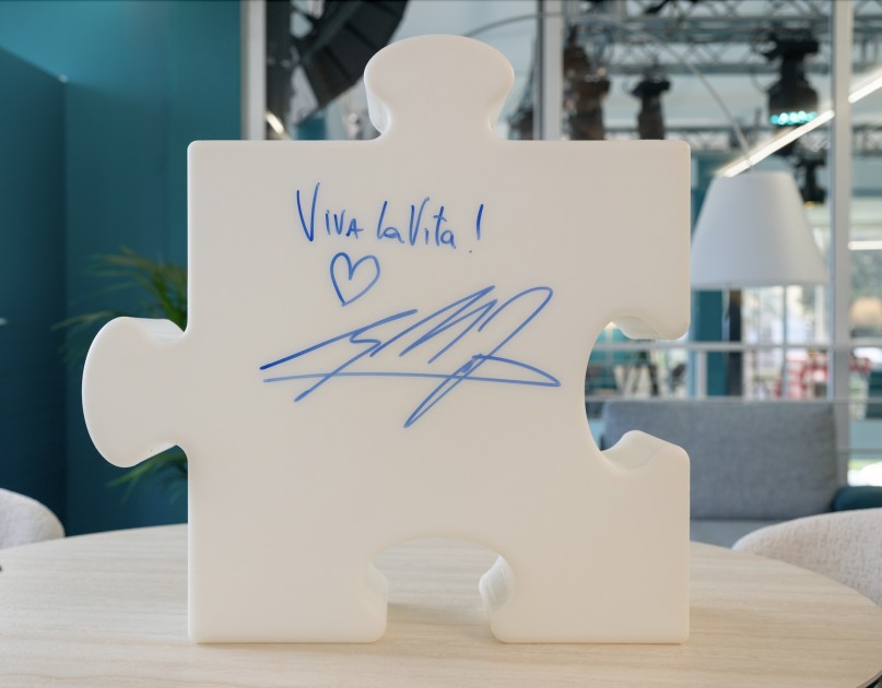 Puzzle designer lamp autographed by Francesco Gabbani