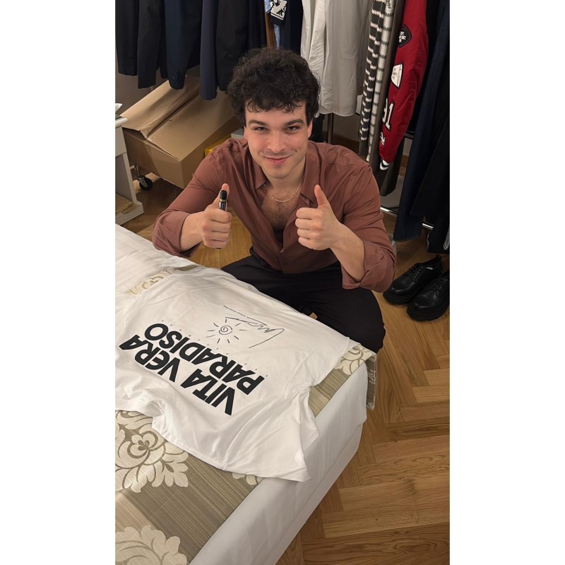 T-Shirt "Vita Vera Paradiso" - Autografata da Leo Gassmann a Sanremo 2026