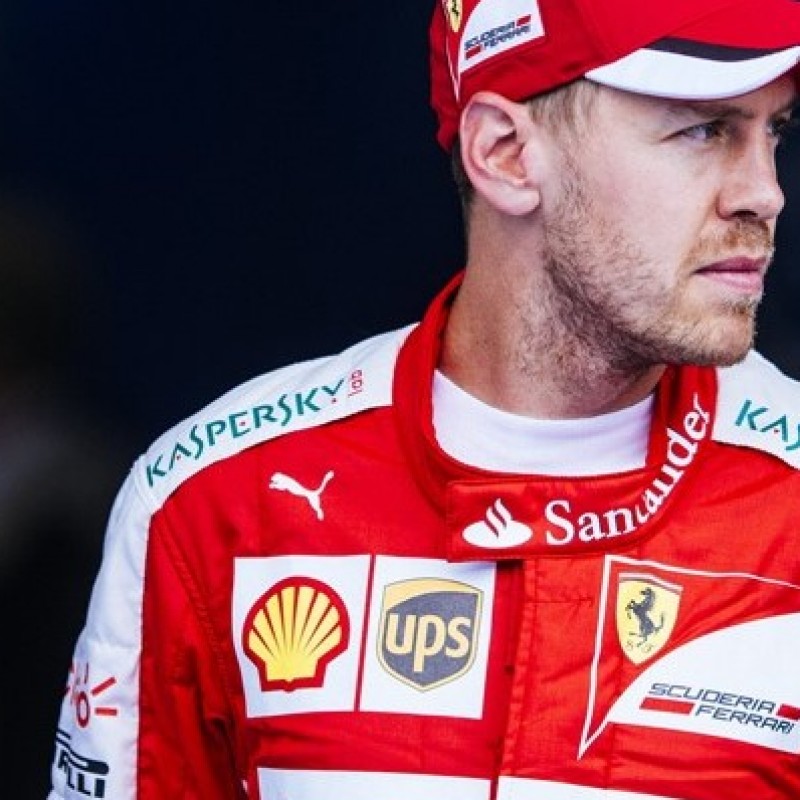 Cappello "Ferrari" autografato da Sebastian Vettel