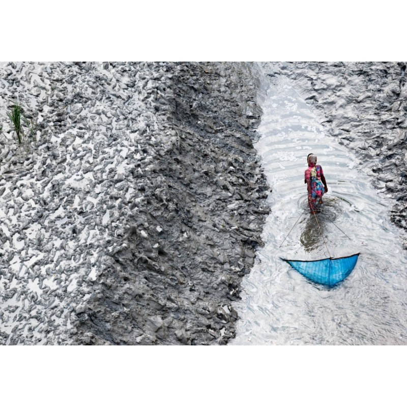 "Donna Che Pesca" Fotografia di Yann Arthus-Bertrand