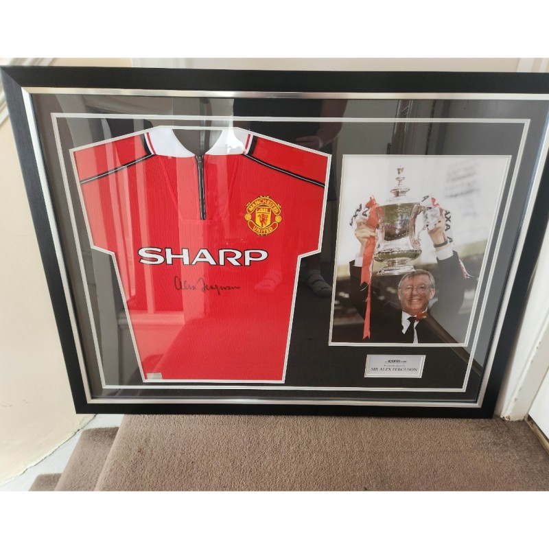 Alex Ferguson's Manchester United 1999 Signed and Framed Shirt