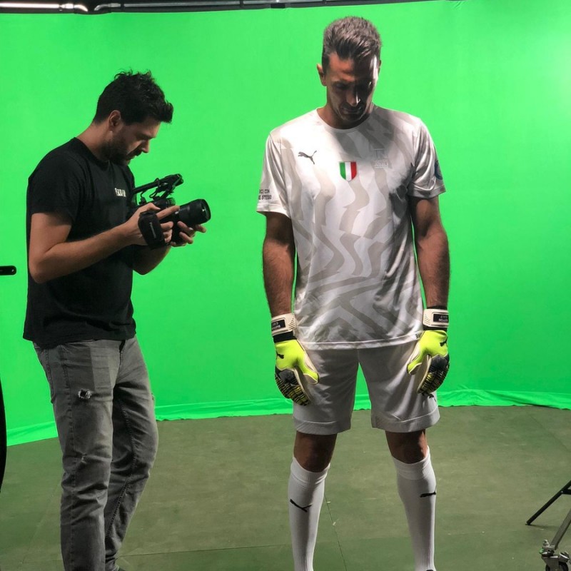 Buffon's Official Insuperabili Signed Shirt, 2019/20