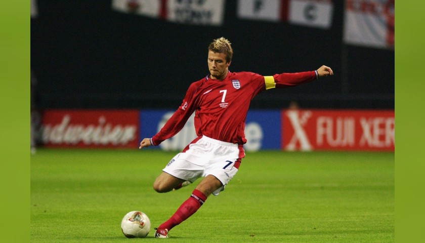 England Retro Shirt - Signed by Beckham - CharityStars