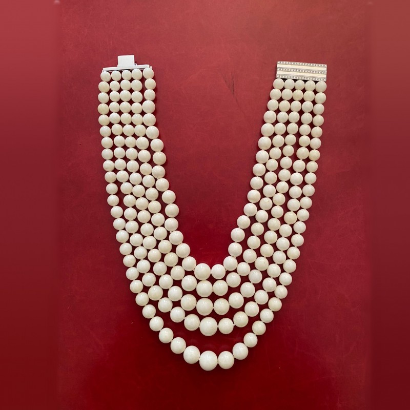 Sabbadini - necklace with white coral and diamonds