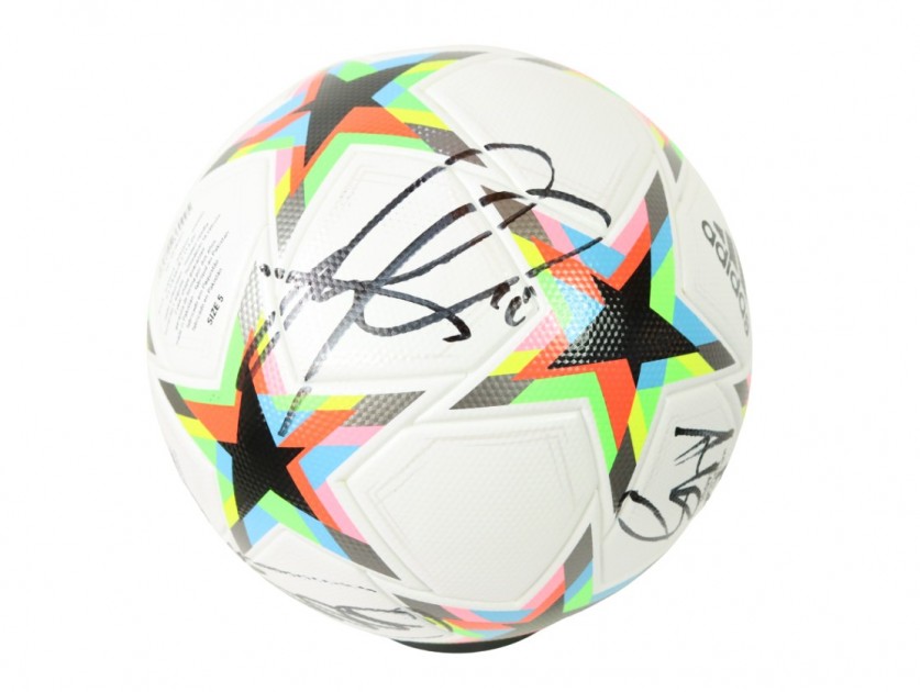 Pallone ufficiale Champions League, 2022/23 - Autografato dalla Juventus -  CharityStars