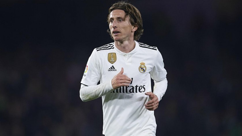 Modric's Official Real Madrid Signed Shirt, 2018/19 - CharityStars