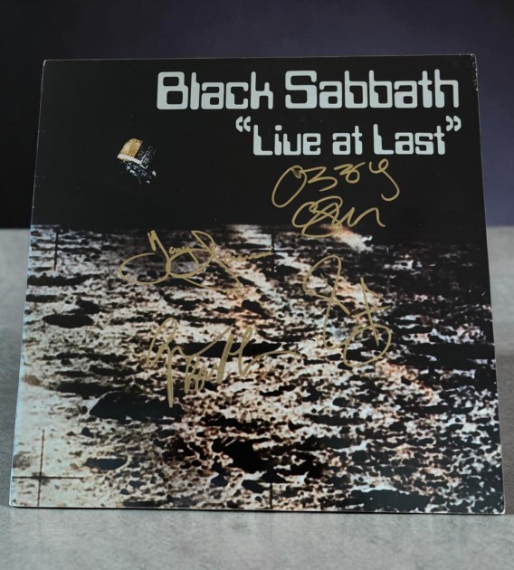 LP in vinile autografato dai Black Sabbath