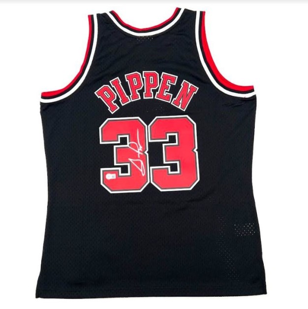 Scottie Pippen Signed Mitchell&Ness Chicago Bulls Jersey