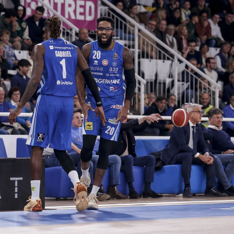 Assisti in poltroncina a Pallacanestro Brescia-Olimpia Milano + Walkabout