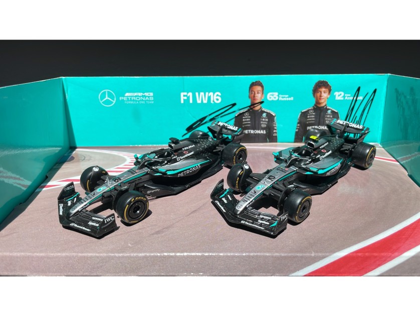Mercedes AMG Petronas F1 W16 2025 Set – Signed by George Russell and Kimi Antonelli