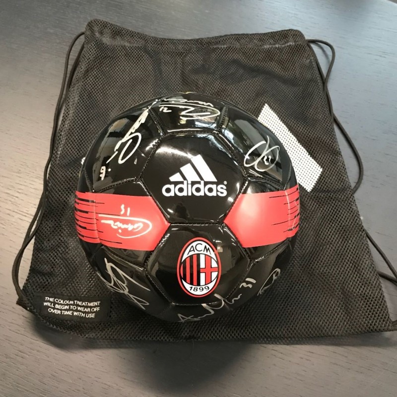Pallone Ufficiale Milan, 2016/17 - Autografato dalla Rosa