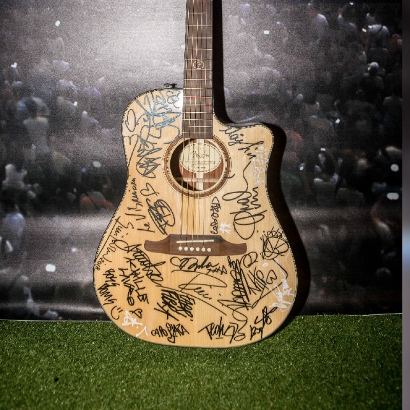 Guitar Signed by Radio Italia Live - The Concert Artists