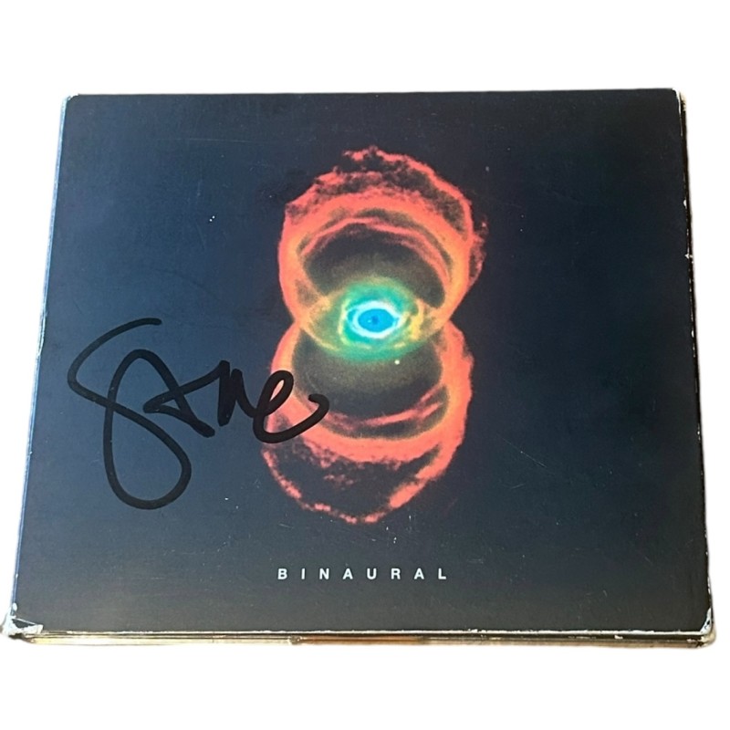 Stone Gossard dei Pearl Jam ha firmato il CD Binaural