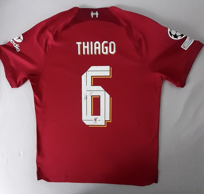 La maglia firmata da Thiago Alcantara per la Champions League del Liverpool FC