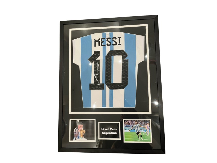 La maglia firmata e incorniciata di Lionel Messi per i Mondiali di calcio dell'Argentina del 2022