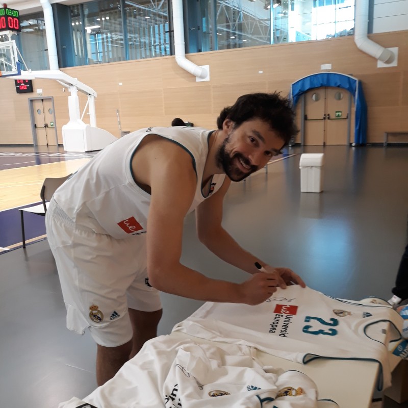 Issued/Worn Real Madrid Jersey Signed by Llull, 2017/18 Turkish Airlines EuroLeague