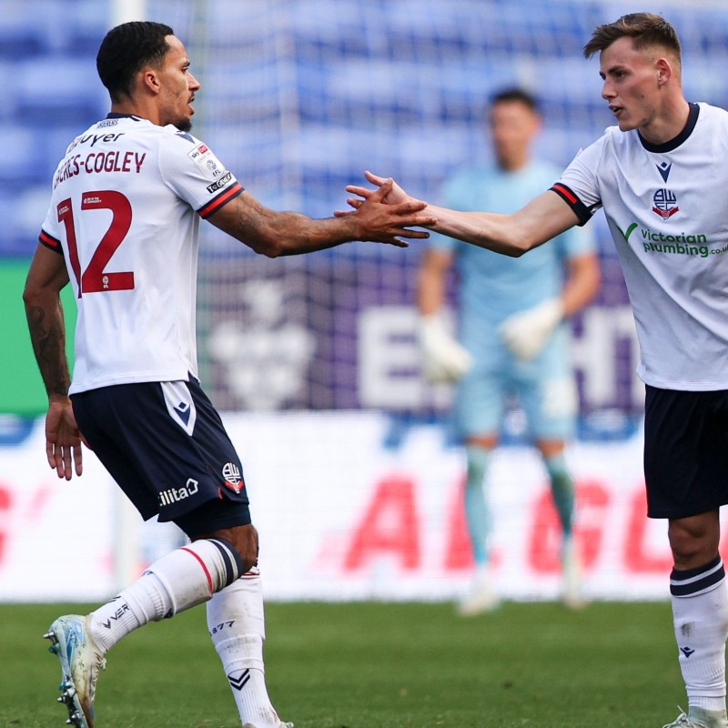 Maglia firmata di Josh Dacres-Cogley del Bolton Wanderers, contro lo Shrewsbury, indossata durante la partita