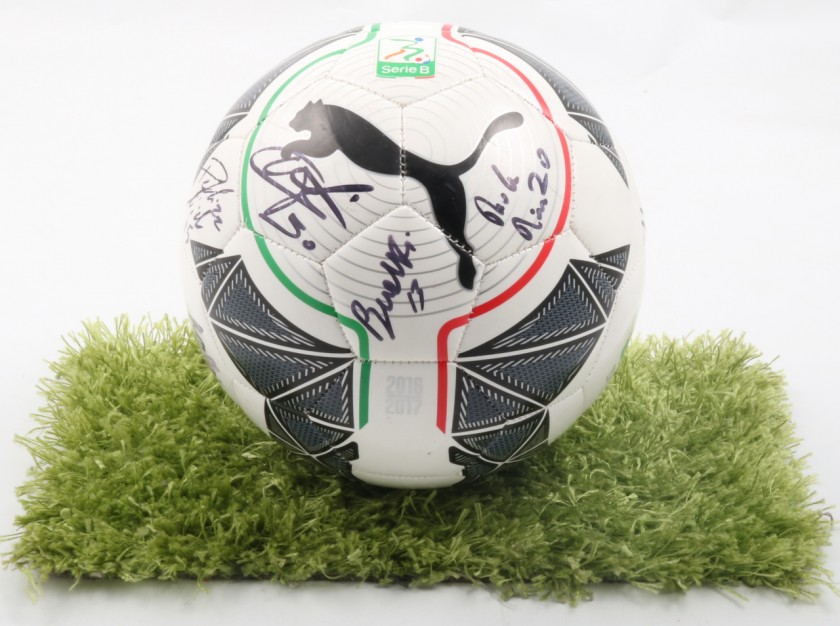 Serie B 2016/17 Official Matchball signed by Entella Players