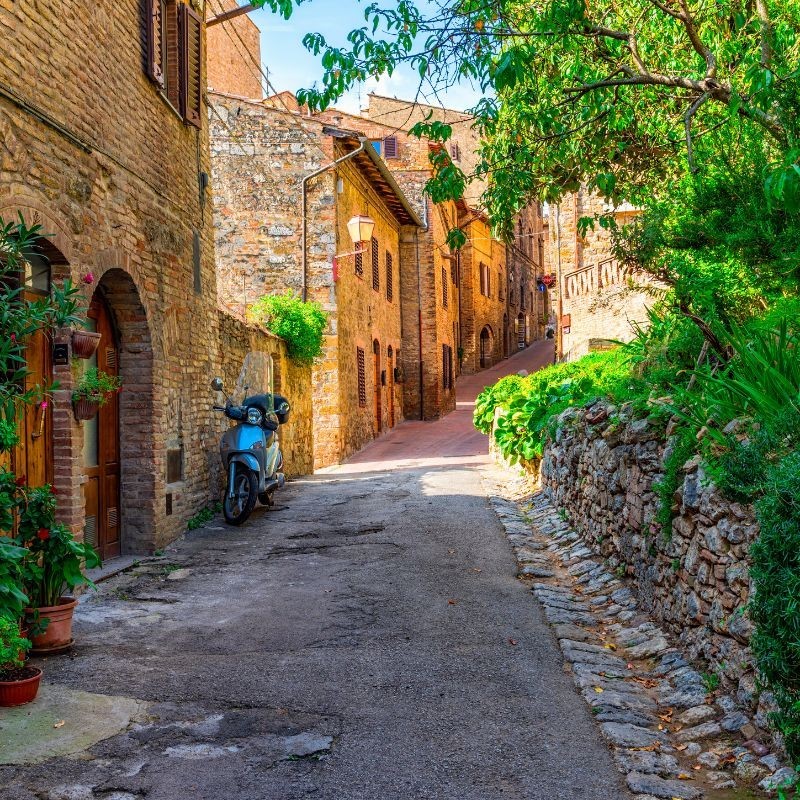 Fuga di lusso in Toscana con degustazione di vini e tour a piedi per quattro persone