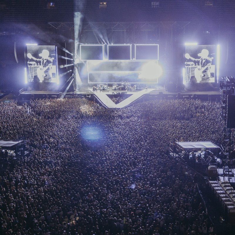 Occupa i posti VIP di Alejandro Sanz allo show di Los Angeles, California