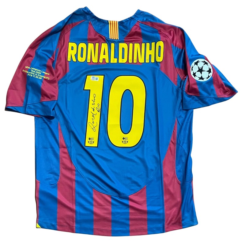 Maglia replica firmata di Ronaldinho per il Barcellona 2005/06