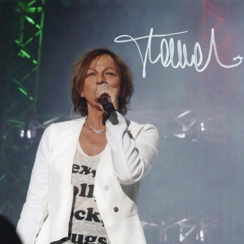 Photograph signed by Gianna Nannini