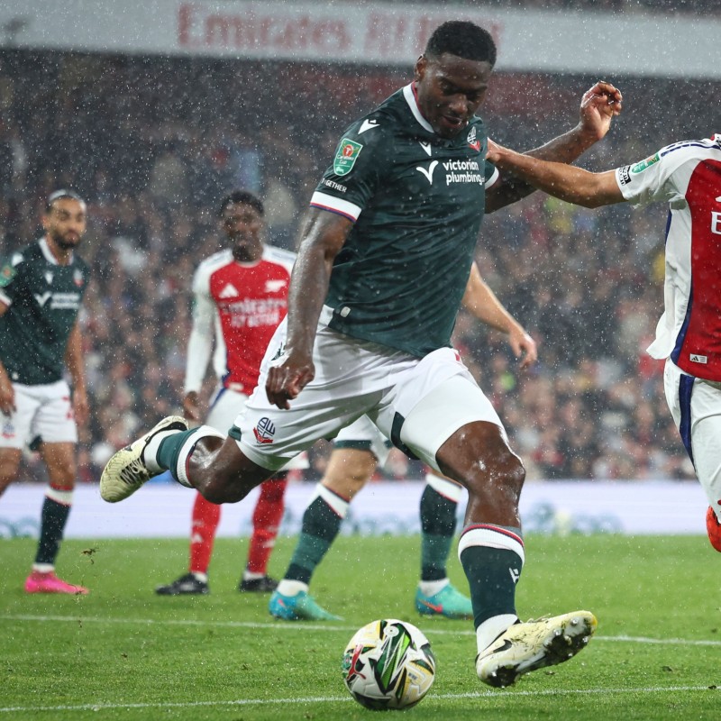 Maglia da trasferta firmata da Ricardo Almeida Santos del Bolton Wanderers contro l'Arsenal