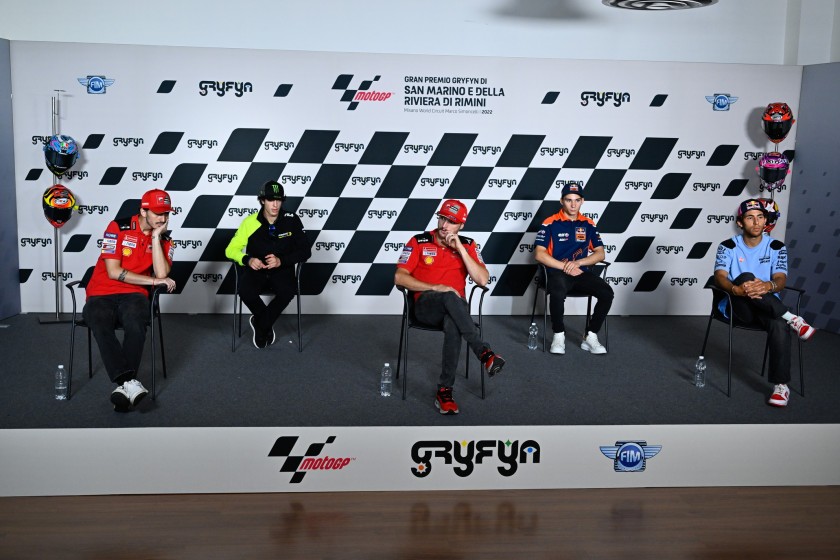 Esperienza di conferenza stampa post-gara del MotoGP™ per due persone a Misano, Italia, più un'esperienza di ospitalità nel weekend