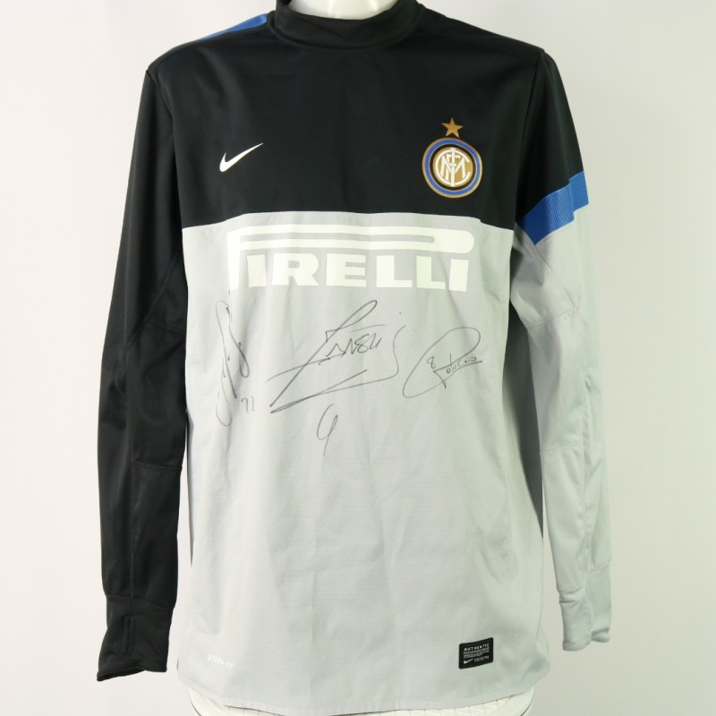 Training store sweatshirt autographed by Milito, Zanetti and Palacio