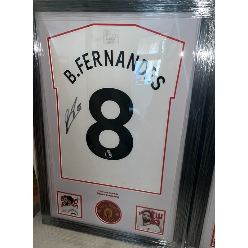 Terza maglia del Manchester United 2023/24 firmata e incorniciata da Bruno Fernandes