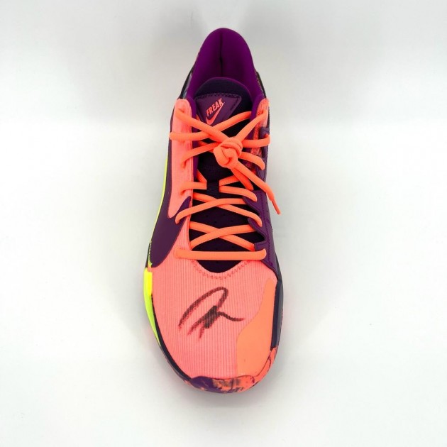 Giannis Antetokounmpo Signed Nike Shoe