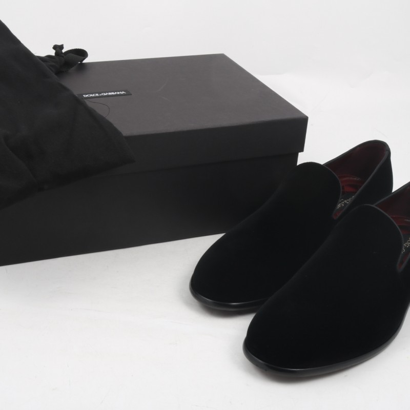 Tiziano Ferro's Black Velvet Loafers