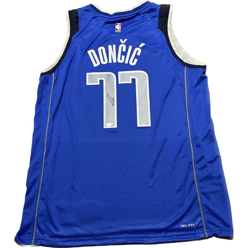 Maglia autografata di Luka Doncic dei Dallas Mavericks