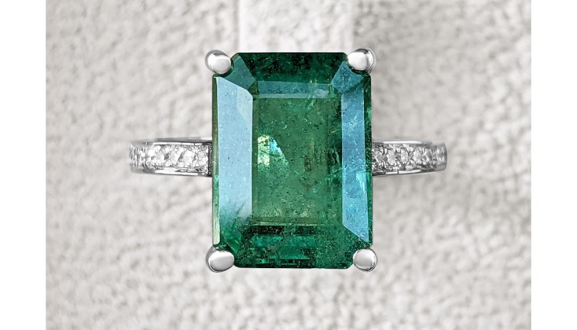 Natural Emerald And Diamond Ring - 18K White Gold