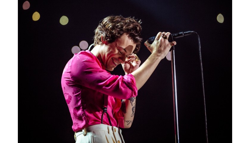 Due biglietti per il concerto di Harry Styles a Wembley + cimelio  autografato - CharityStars